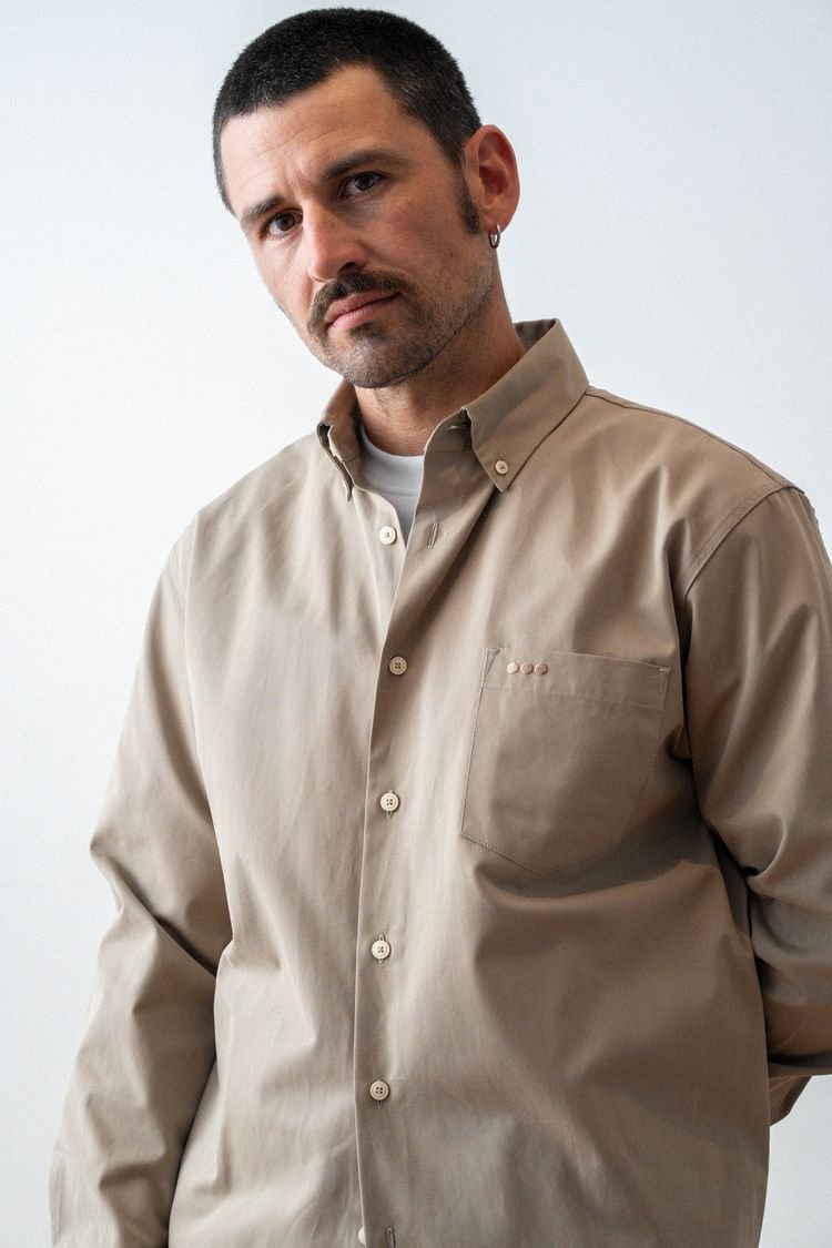 Chemise Lord beige, vue de face à la taille.