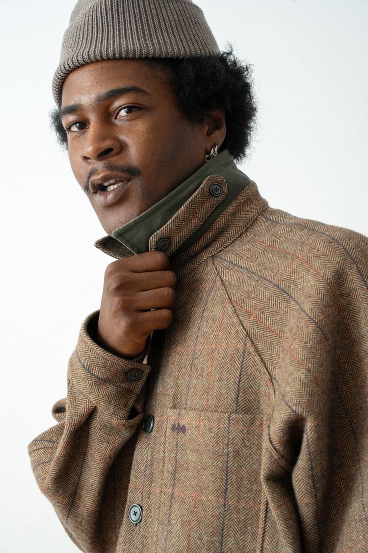 Veste Dune en tweed à chevrons, col relevé, en buste.